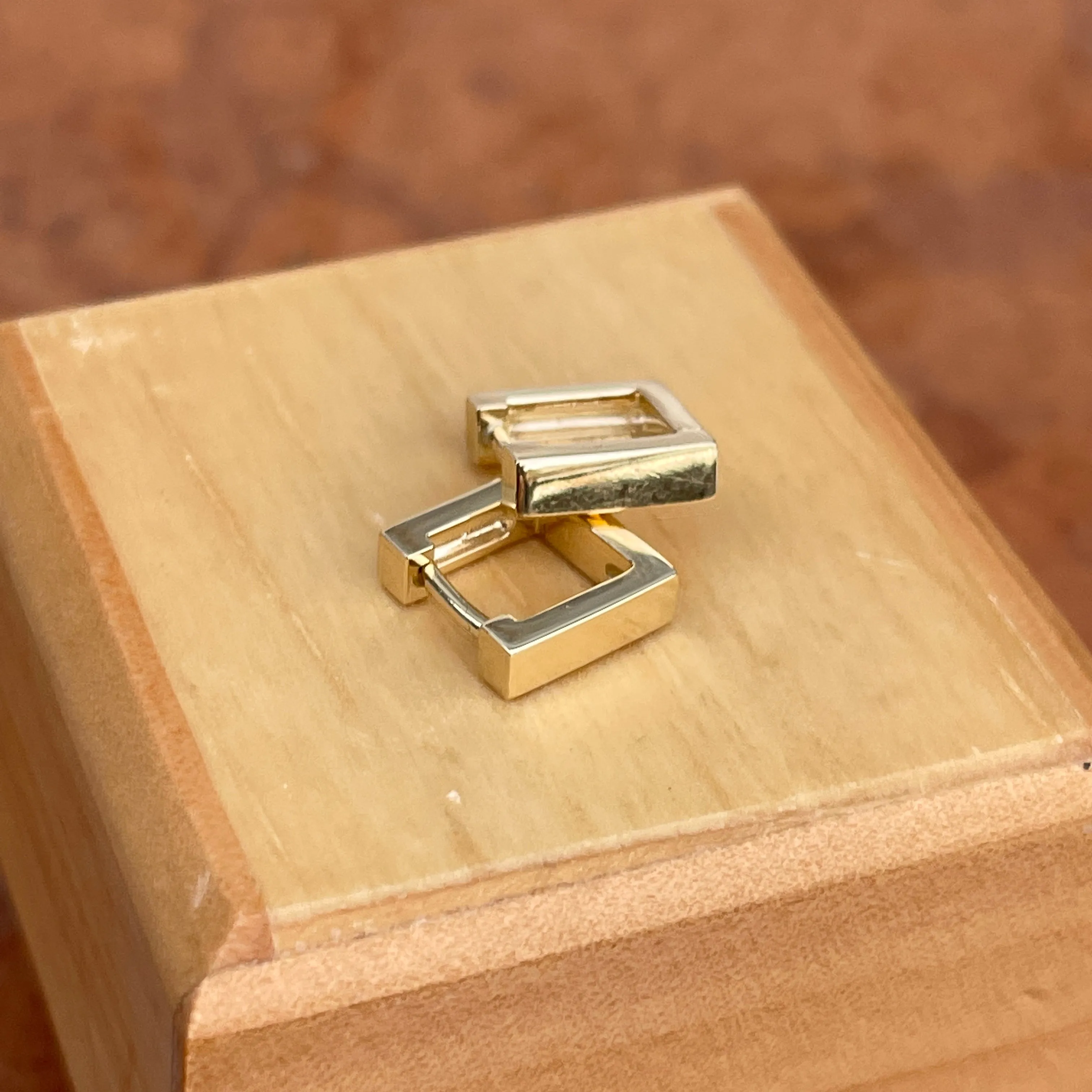 14KT Yellow Gold Mini Square Shape Huggie Hoop Earrings 10mm