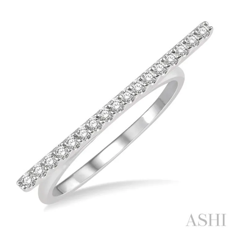 1/6 Ctw Vertical Bar Round Cut Diamond Ring in 10K White Gold