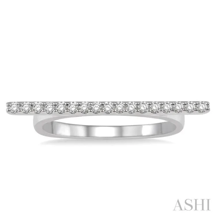 1/6 Ctw Vertical Bar Round Cut Diamond Ring in 10K White Gold