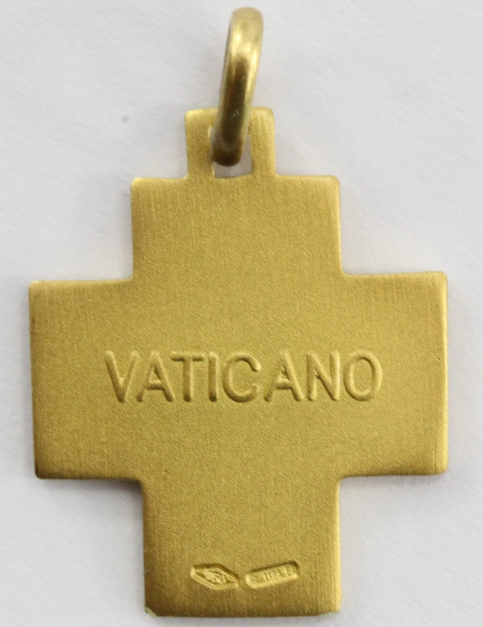 18K Gold Savelli Italy Vaticano / Vatican Cross Pendant in Box w/ Tag