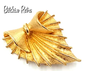 Coro Vintage Brooch With Scalloped Edges and Mid Century Modern Style