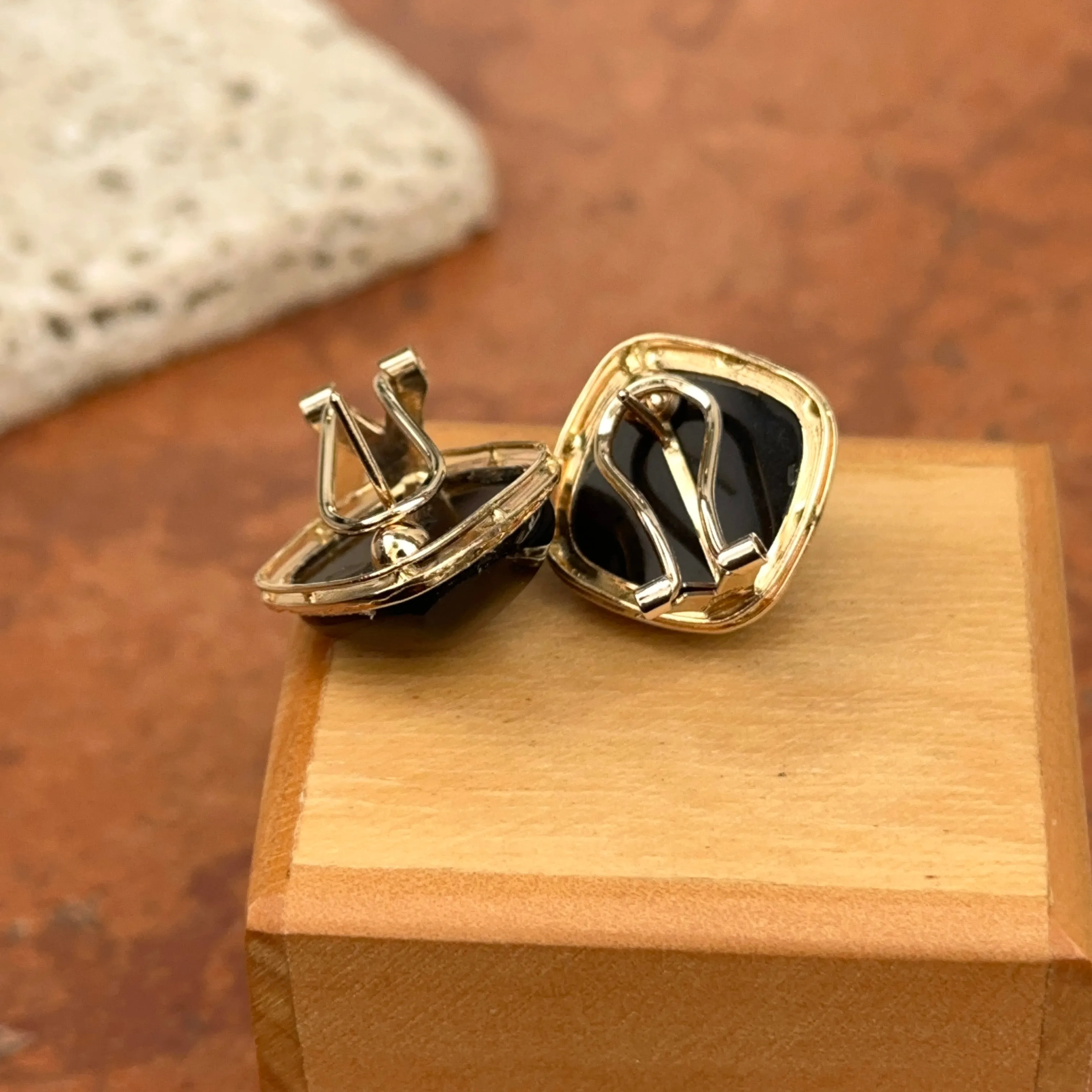 Estate 14KT Yellow Gold Sugarloaf Black Onyx Omega Earrings