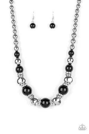 Hollywood HAUTE Spot Black
Necklace Paparazzi