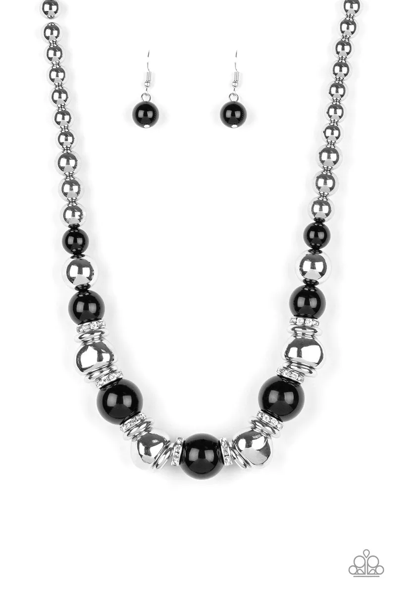 Hollywood HAUTE Spot Black
Necklace Paparazzi