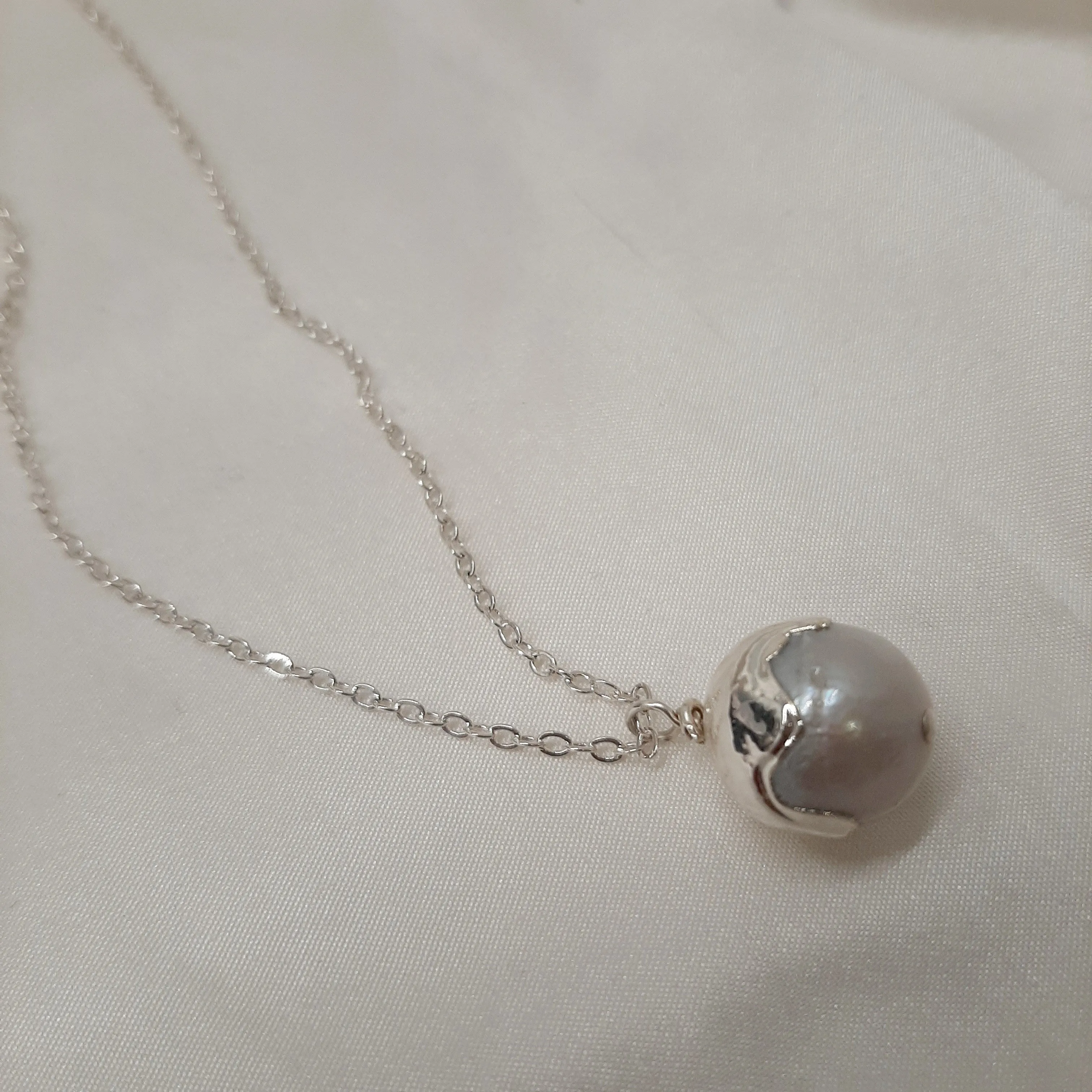 Lucy - silver-tone tiny chain and natural cultured freshwater pearl pendant drop necklace