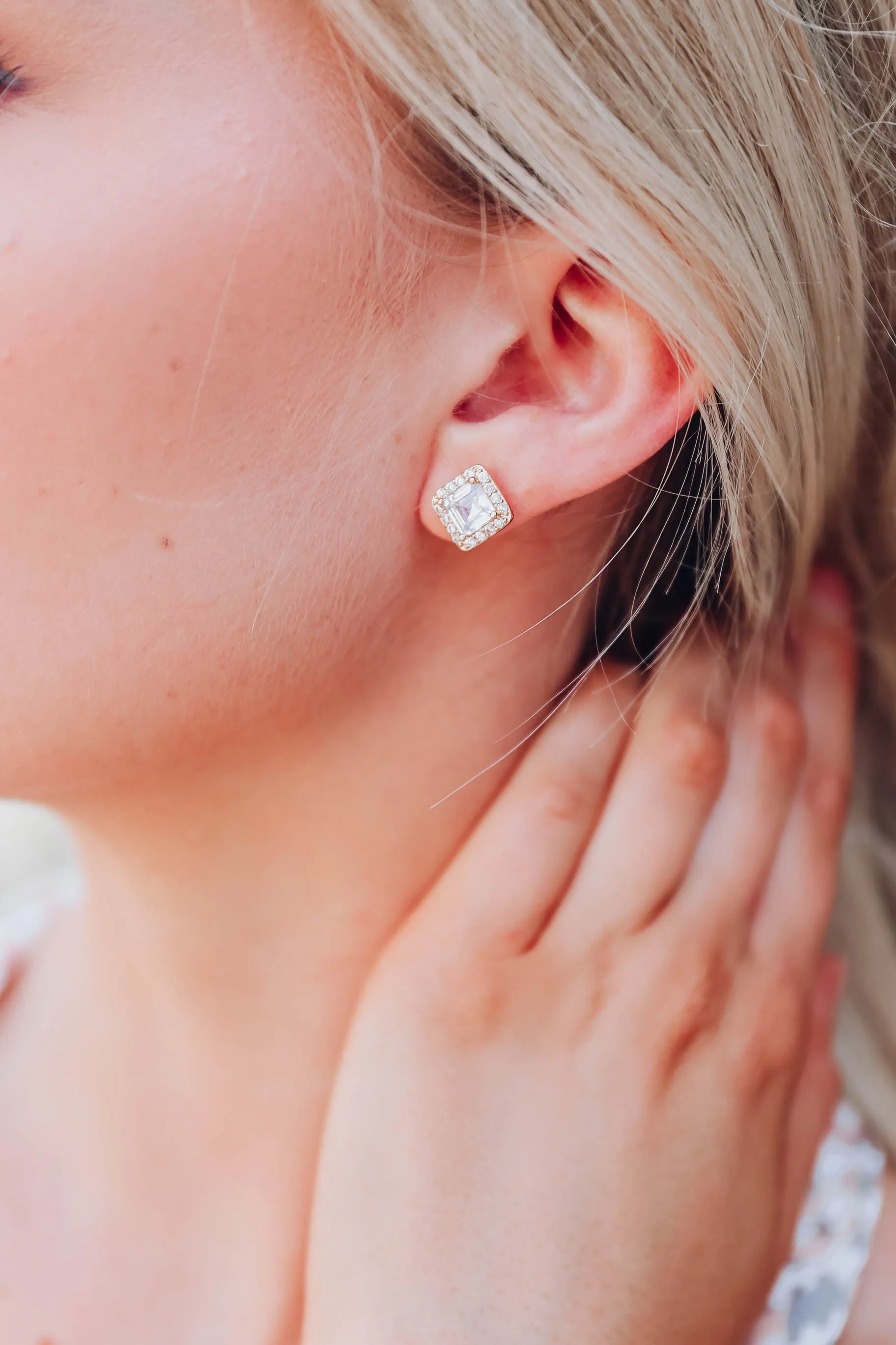 Lynn Square Stud Earrings - Gold