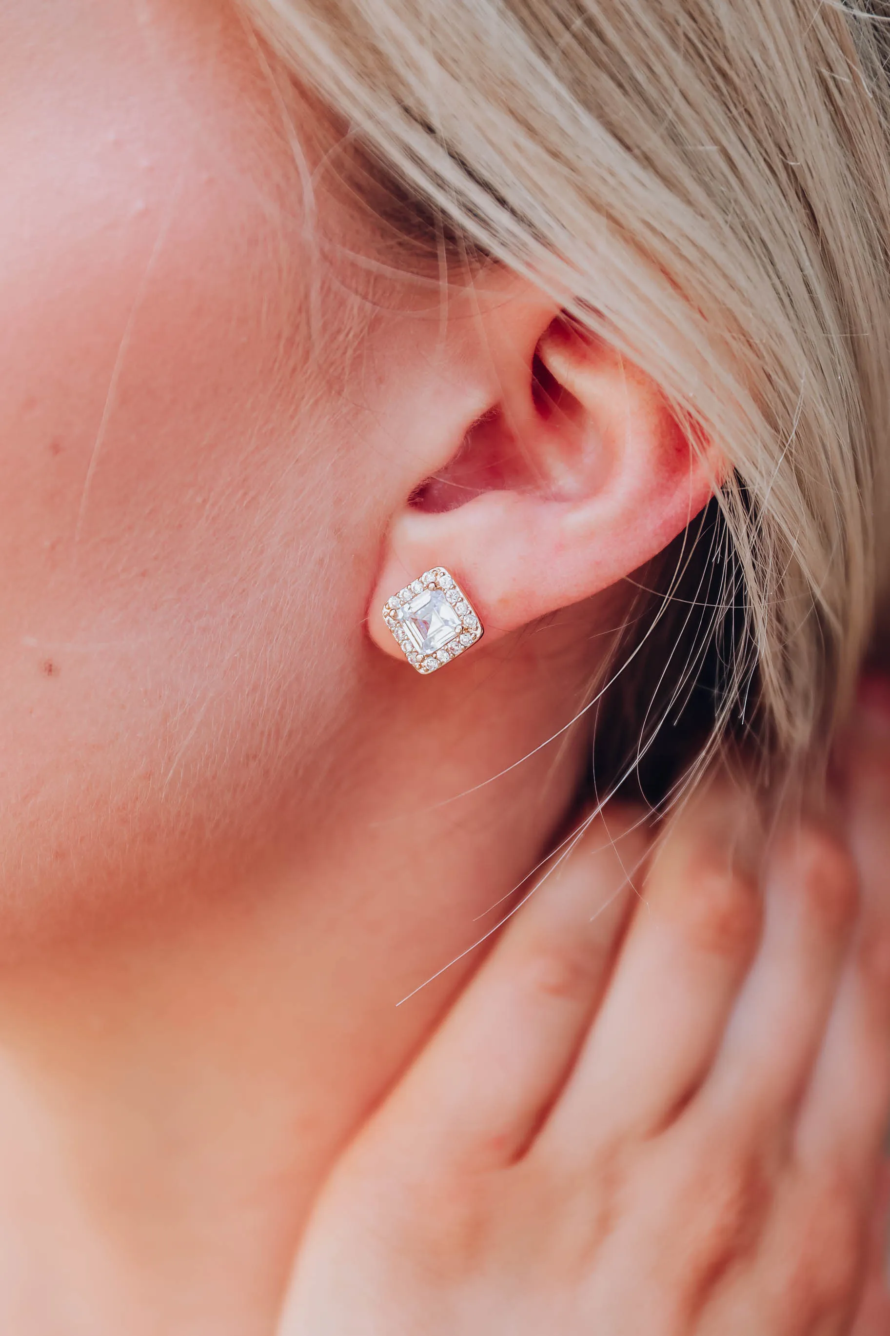 Lynn Square Stud Earrings - Gold