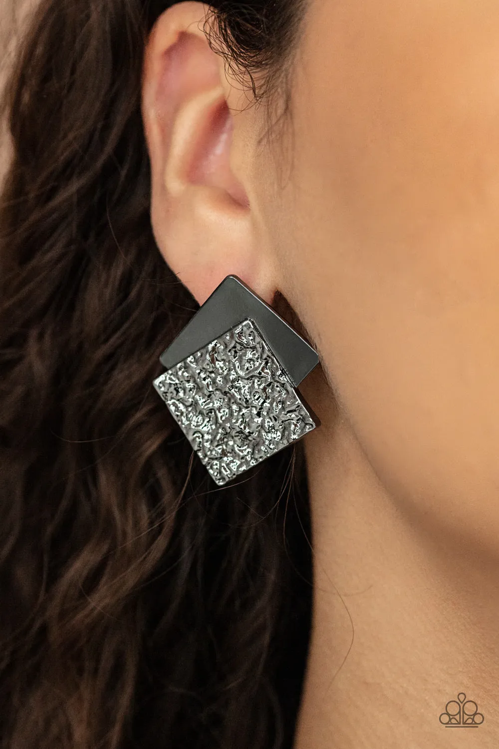 Paparazzi Square With Style - Black/Gold Square Earrings