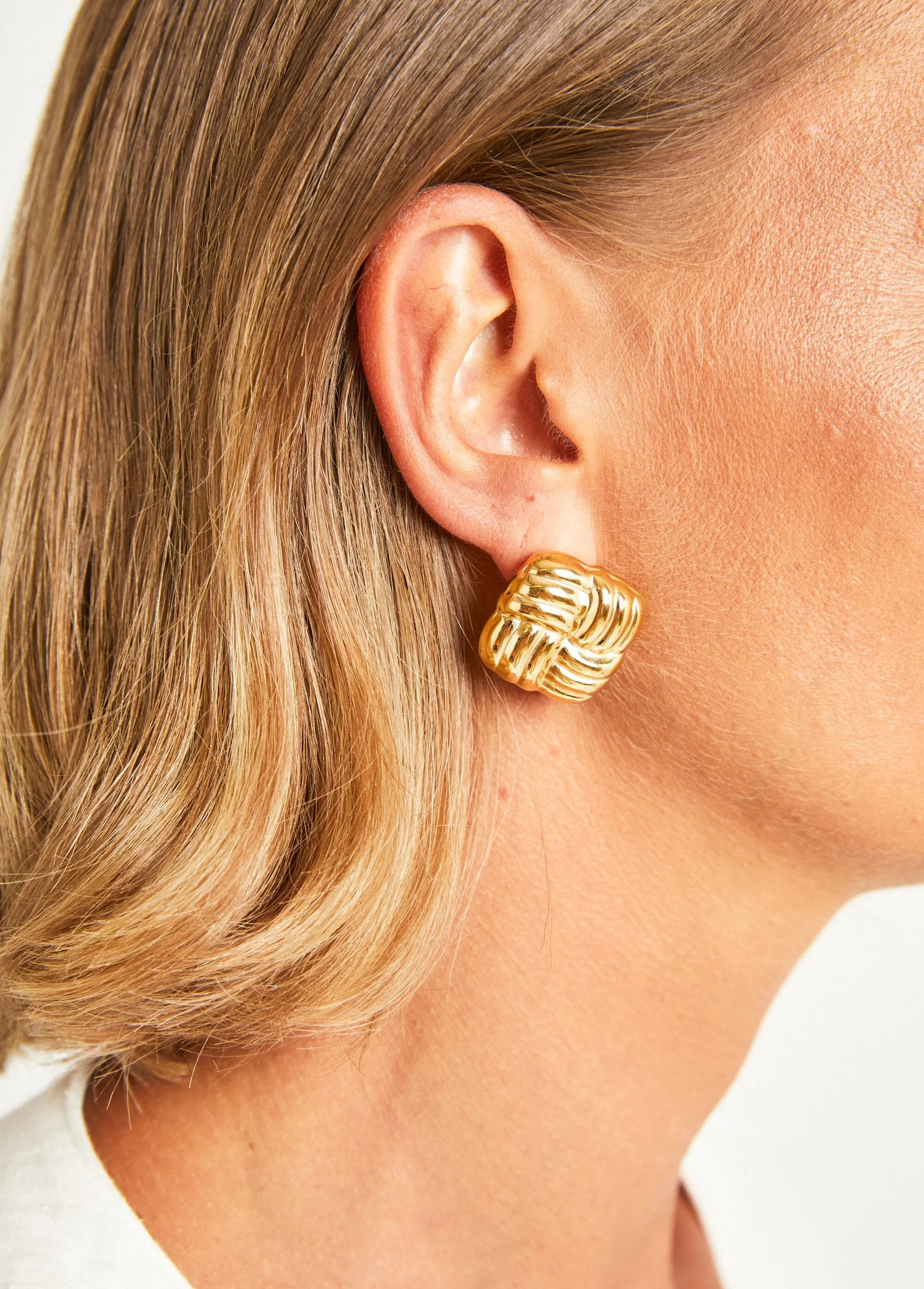 Square twisted earrings
