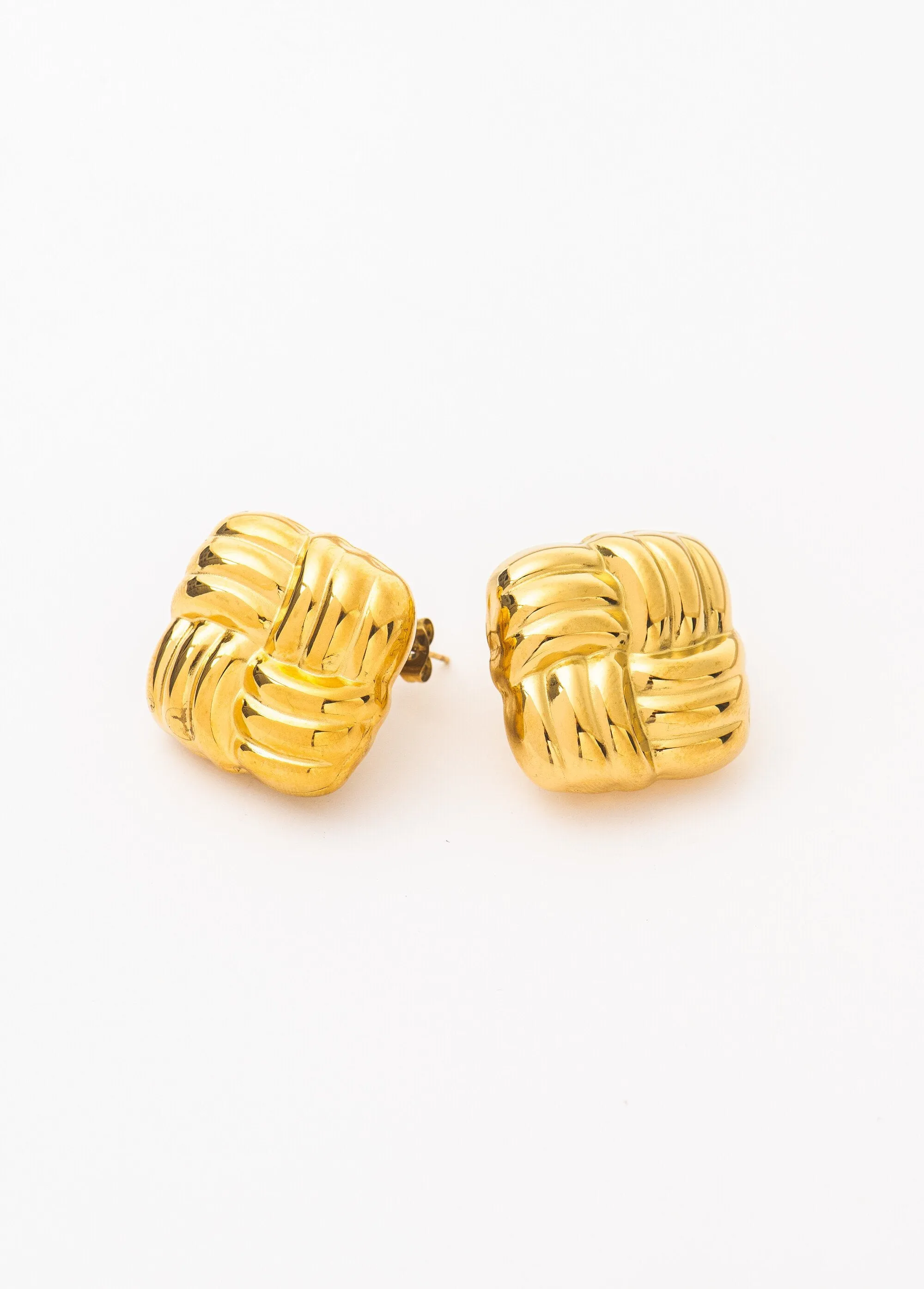Square twisted earrings