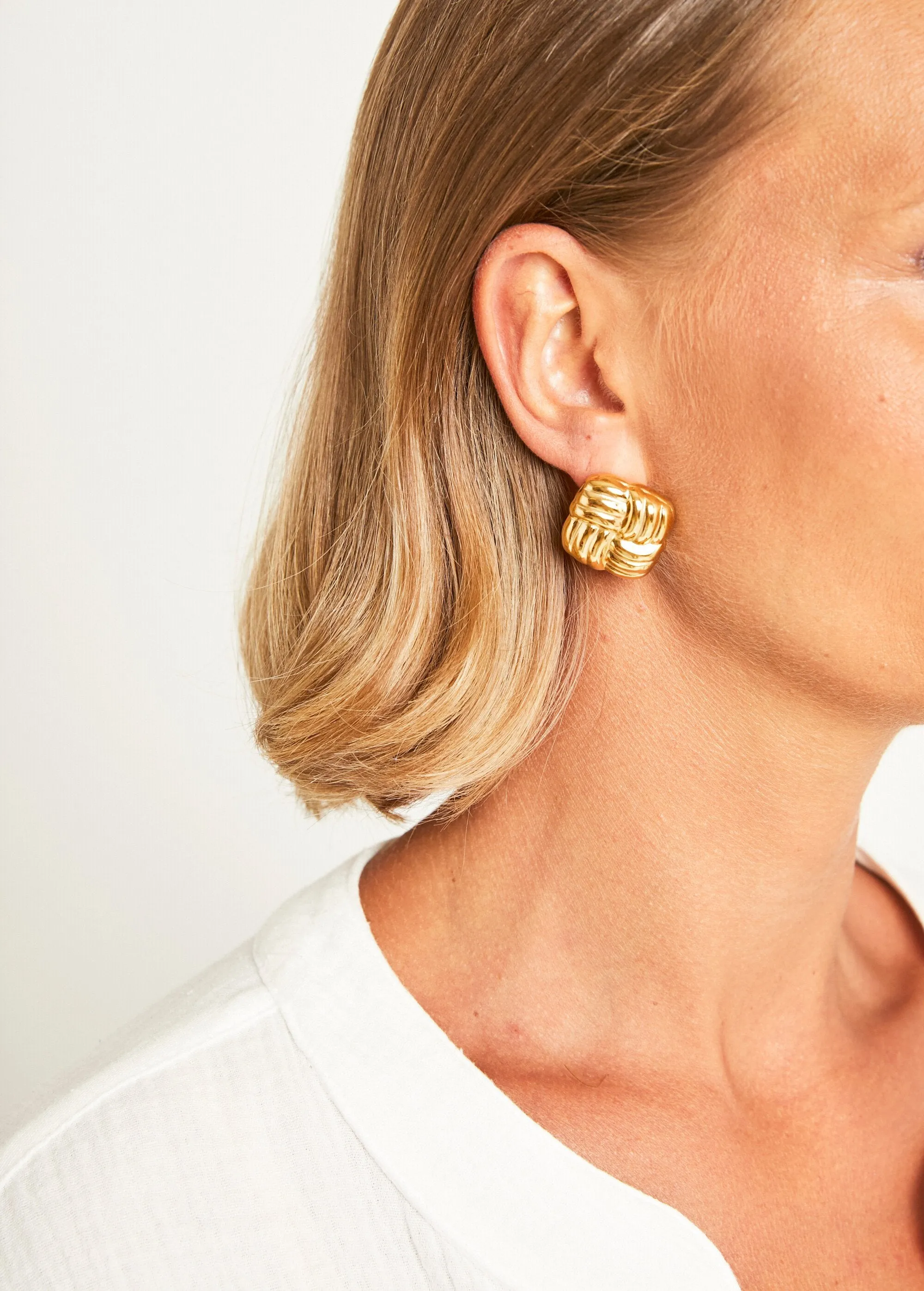Square twisted earrings