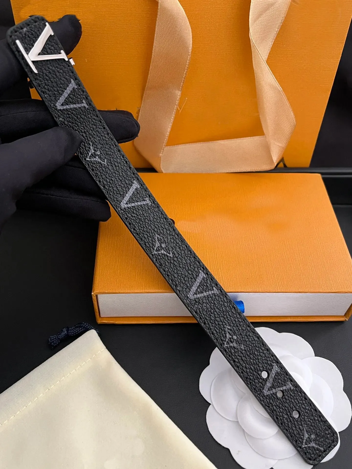 V Bracelet