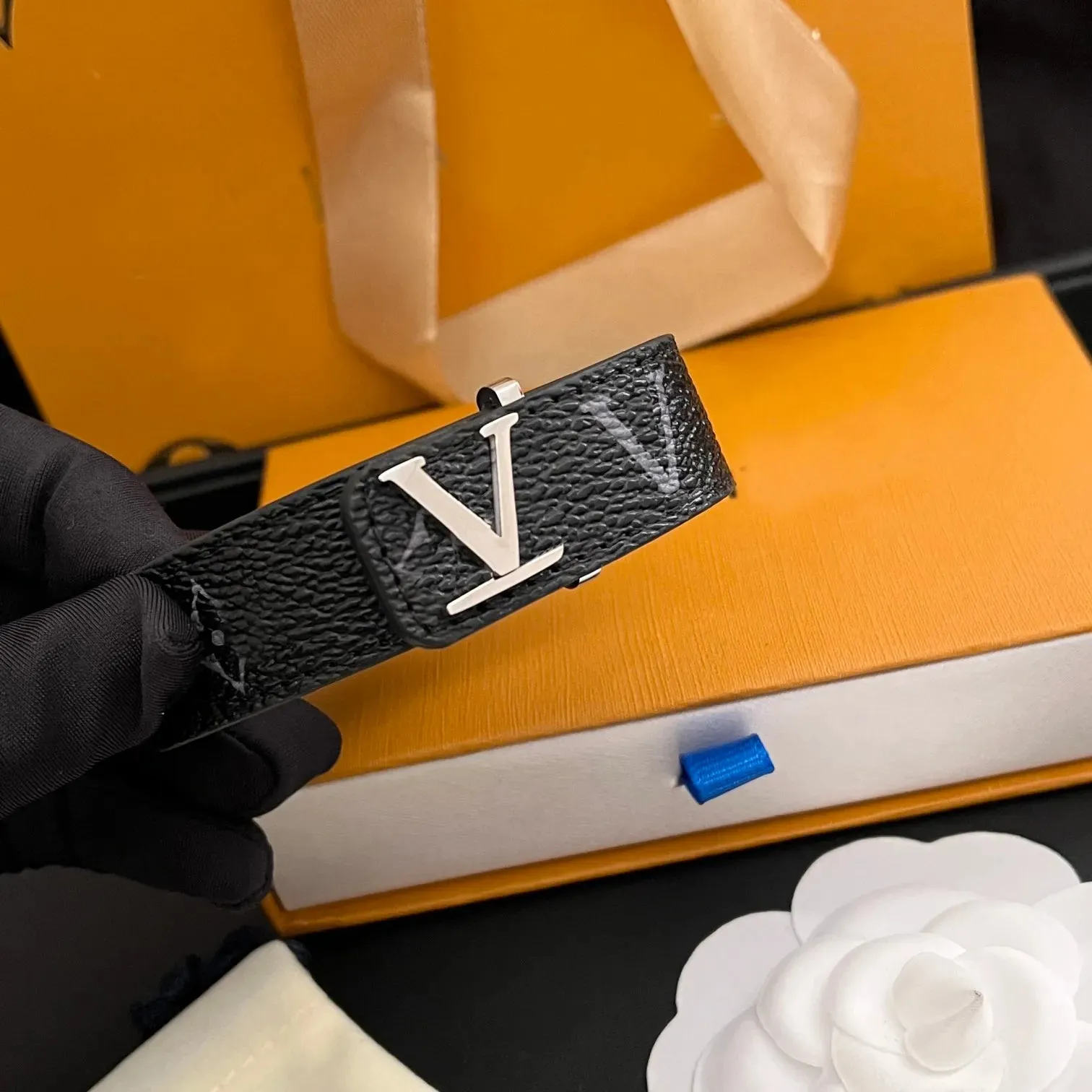 V Bracelet