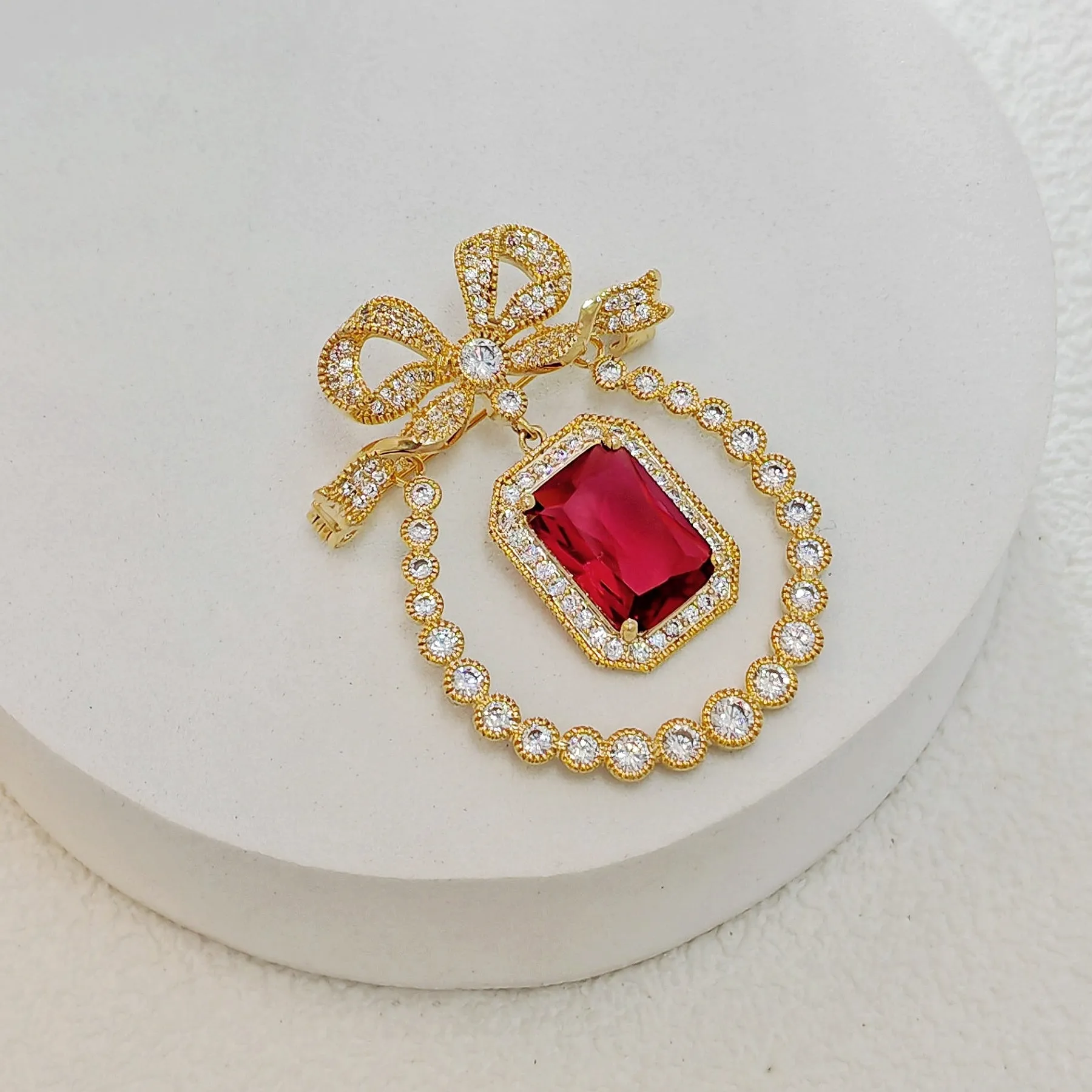 Vintage Style Opens Ribbon Bow Red Stone Drop Pear Shaped Brooch Pin