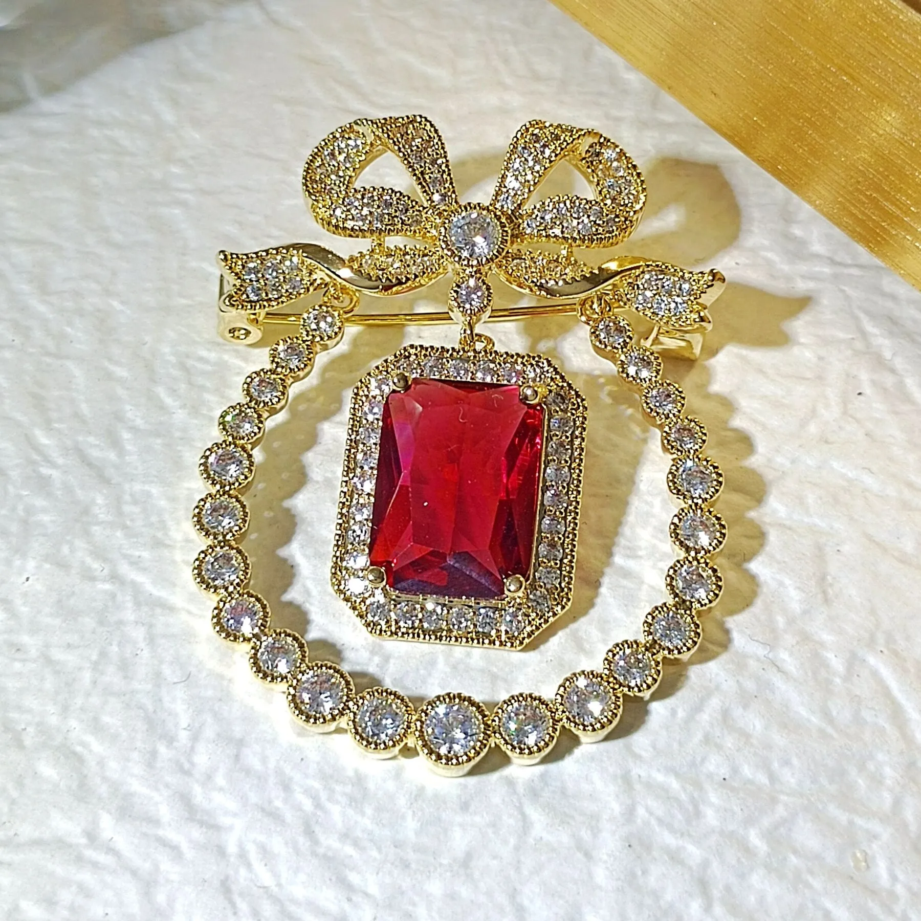 Vintage Style Opens Ribbon Bow Red Stone Drop Pear Shaped Brooch Pin