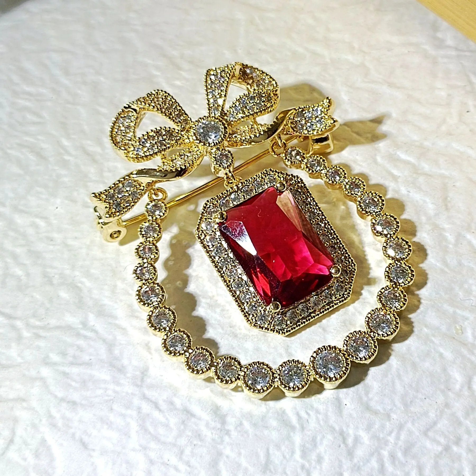 Vintage Style Opens Ribbon Bow Red Stone Drop Pear Shaped Brooch Pin