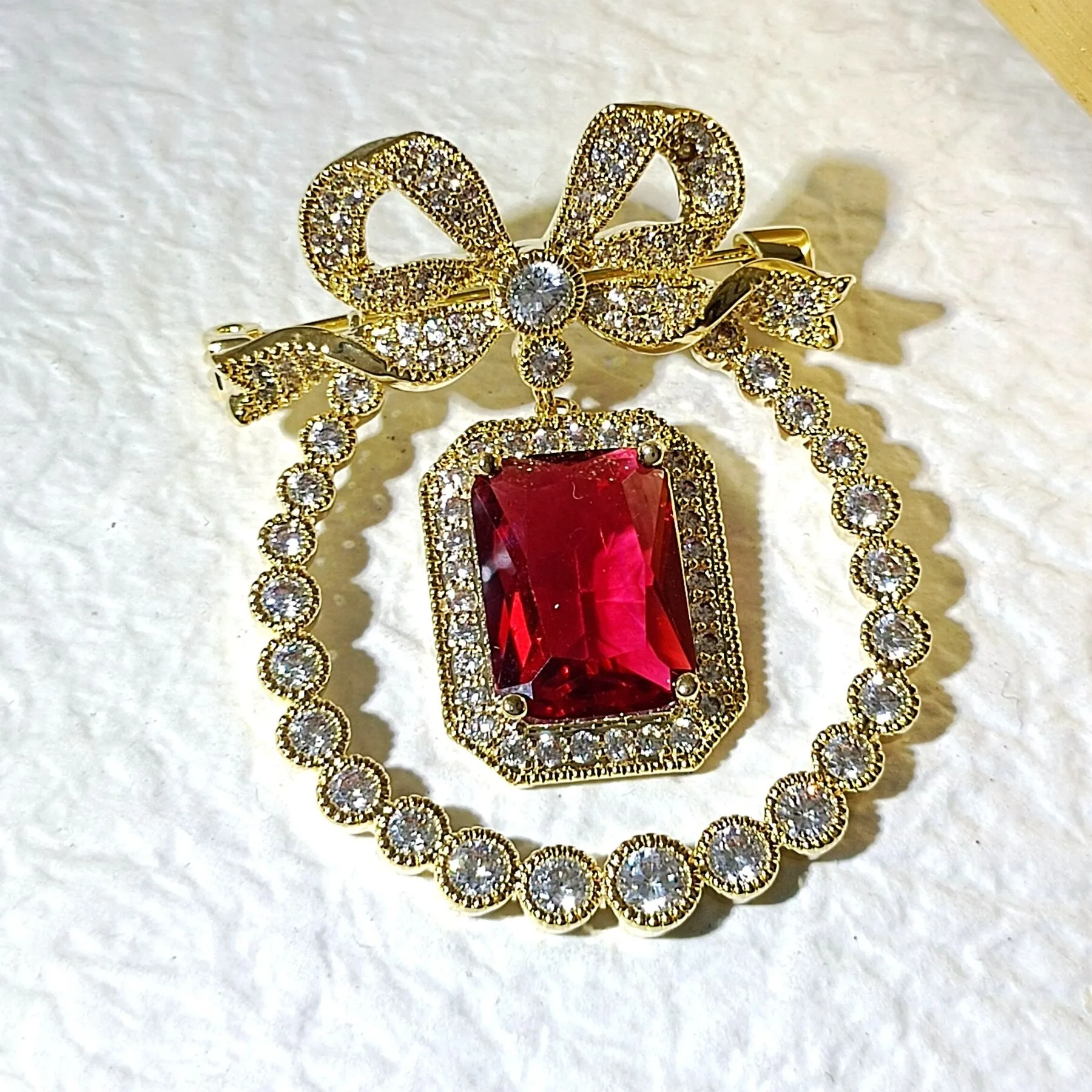 Vintage Style Opens Ribbon Bow Red Stone Drop Pear Shaped Brooch Pin
