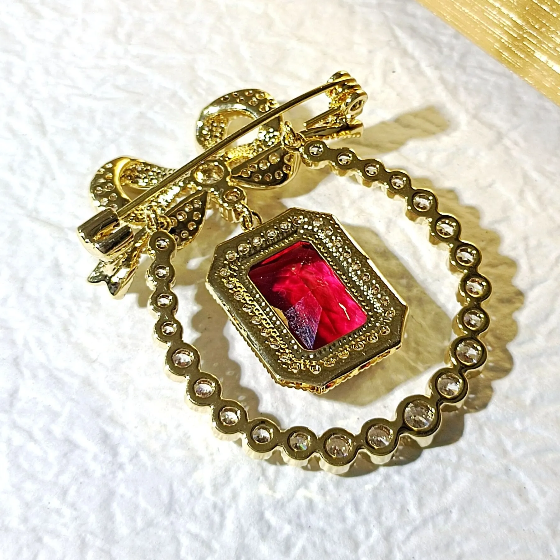 Vintage Style Opens Ribbon Bow Red Stone Drop Pear Shaped Brooch Pin